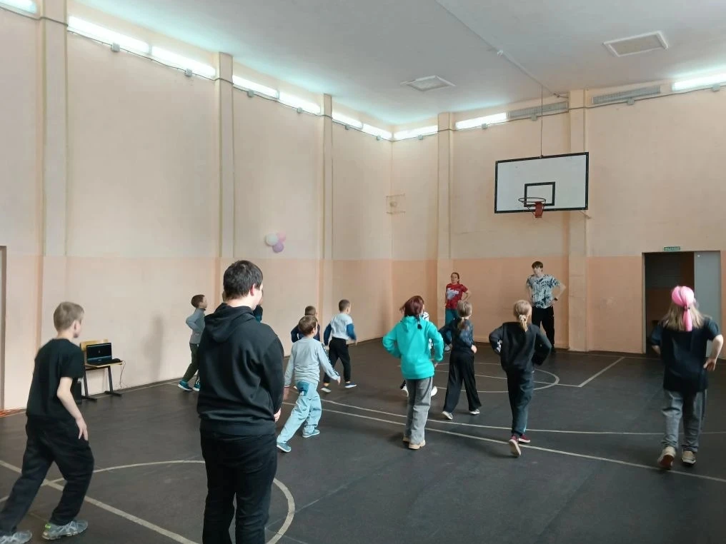 👋Шестой день лагеря.
День начался с утренней зарядки, которая подарила ребятам заряд бодрости на ве