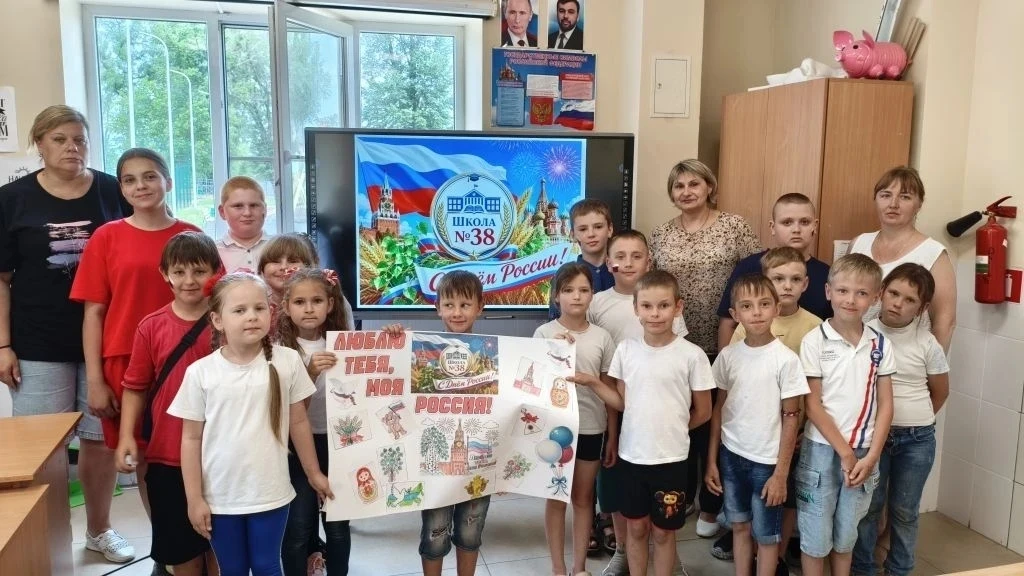 «Россия — Родина моя!»: виртуальное путешествие под «Алыми парусами»

Лето в пришкольном лагере «Алы