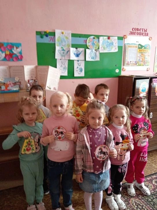 Старшая подготовительная группа
Декоративное рисование по мотивам городетской росписи. Продолжать ра
