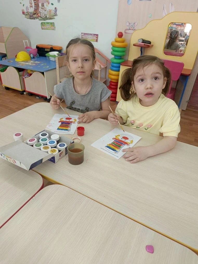 День смеха в наших дошкольных отделениях: море веселья и творчества! 🎉   В наших дошкольных отделени