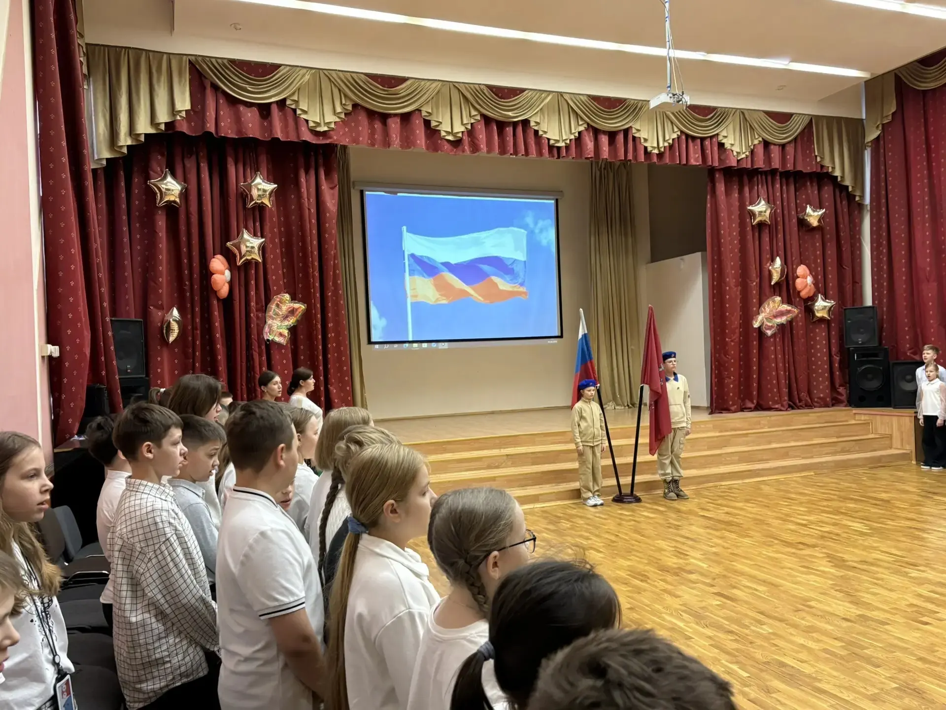 🇷🇺 Врываемся в последнюю четверть!  Понедельник после каникул выдался по-настоящему торжественным и 