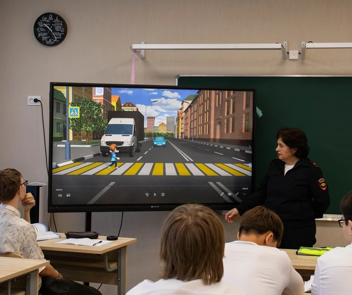 🚦В рамках кампании «Засветись!» госавтоинспекторы Адыгеи провели урок дорожной безопас...
