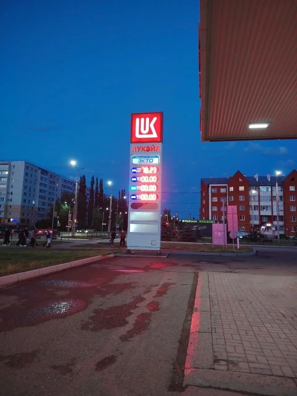 Теперь и в Нефтекамске на многих АЗС отсутствует бензин 😐

👉 Подписаться на канал