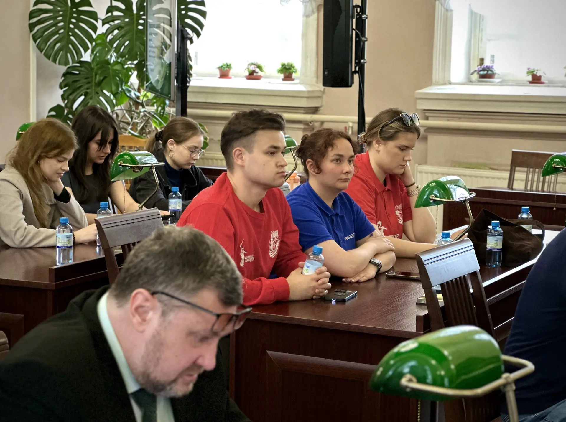 💙 Молодая Гвардия и Волонтерская Рота приняли участие в круглом столе по развитию малого бизнеса

А