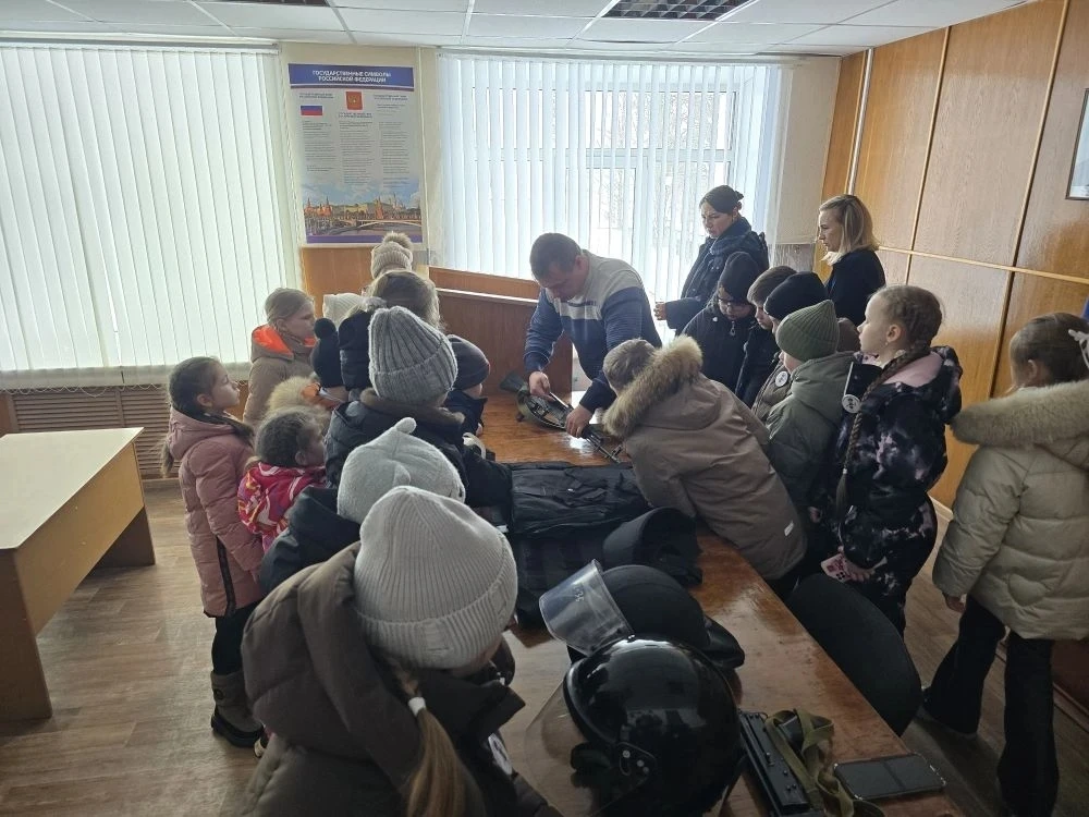 ✨Экскурсия в полицию  В рамках недели Мужества сегодня члены отряда ЮИД побывали на экскурсии в поли