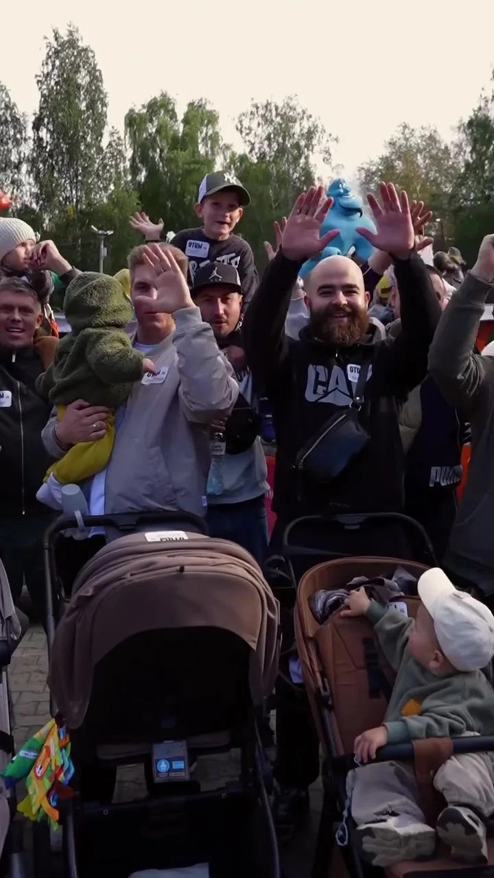 👨‍👧‍👦 Теперь папы ходят в парк гулять толпой. Милый тренд добрался до Урала