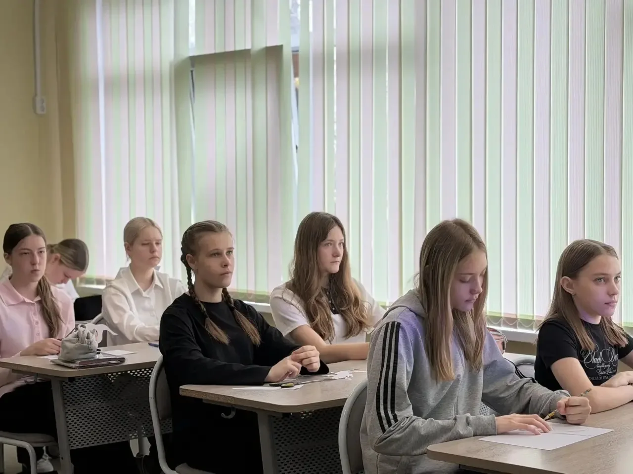 🎬 «КИНО ПОБЕДЫ: ПУТЕШЕСТВИЕ ПО ГОРОДАМ ГЕРОЯМ» В рамках марафона «Наследники Победы» в нашей школе п
