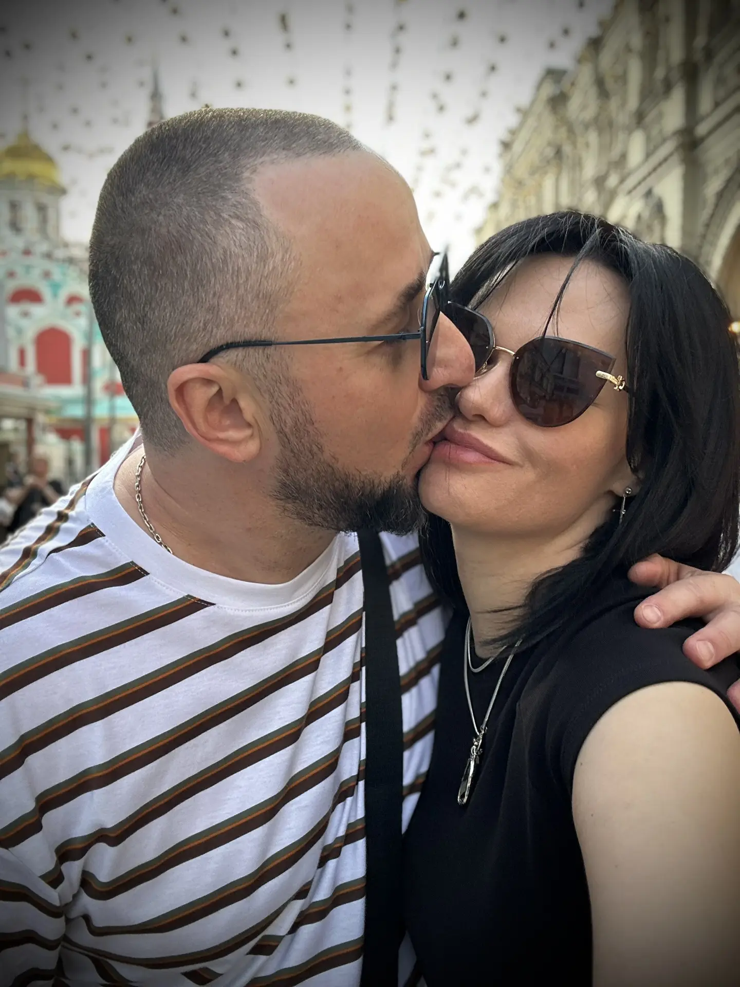 Как и ровно год назад, Москва встречает жаришкой ☀️ в джинсах и кедах как в шубе себя ч...
