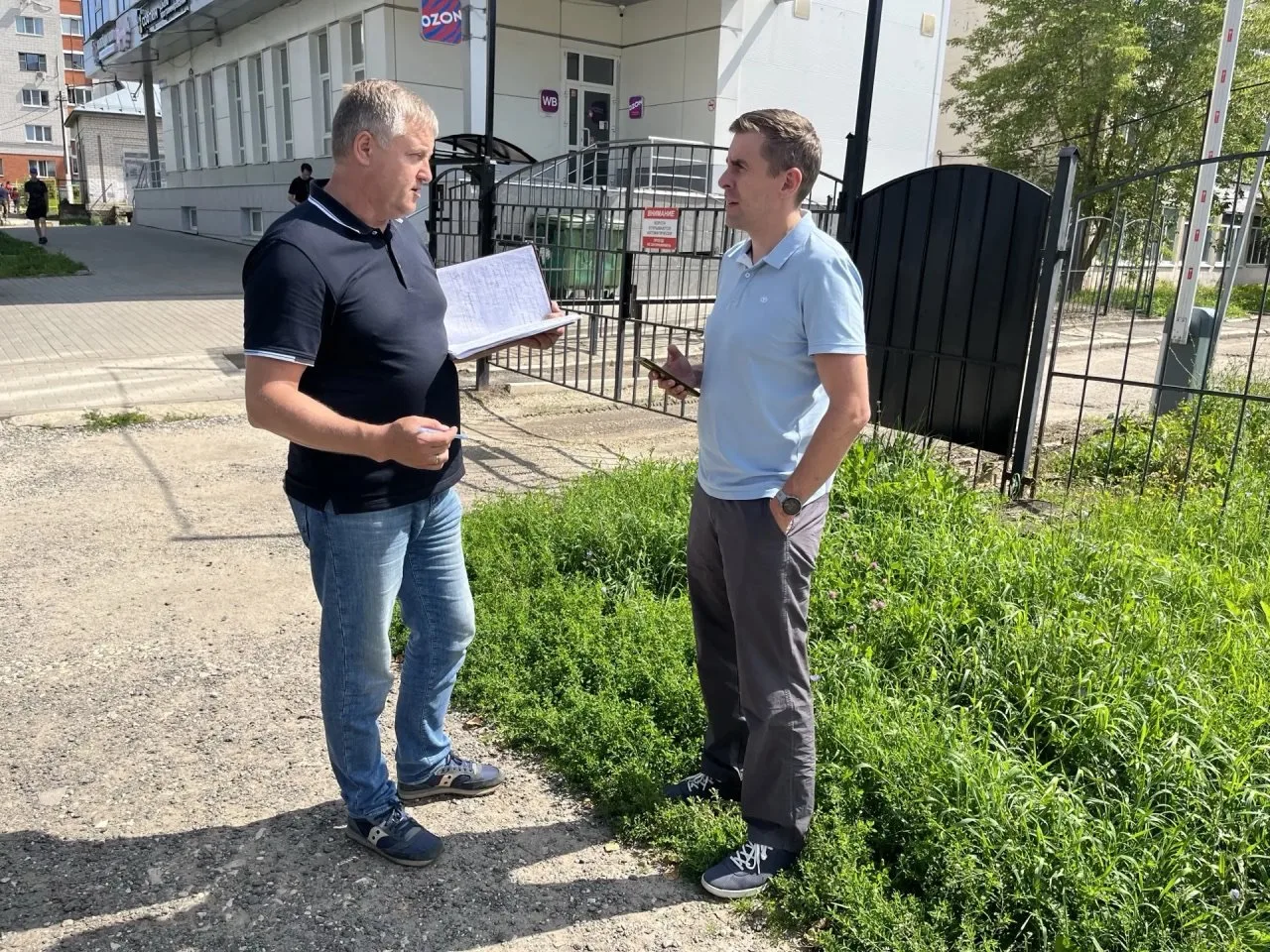 🤝Совместно с Управлением ЖКХ продолжаем работу по выполнению депутатских наказов.