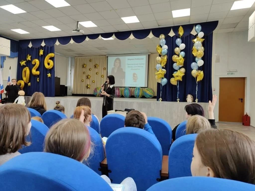 Путешествие по страницам книг

Наш клуб "Книжный уголок", которым руководит педагог-библиотекарь Юли