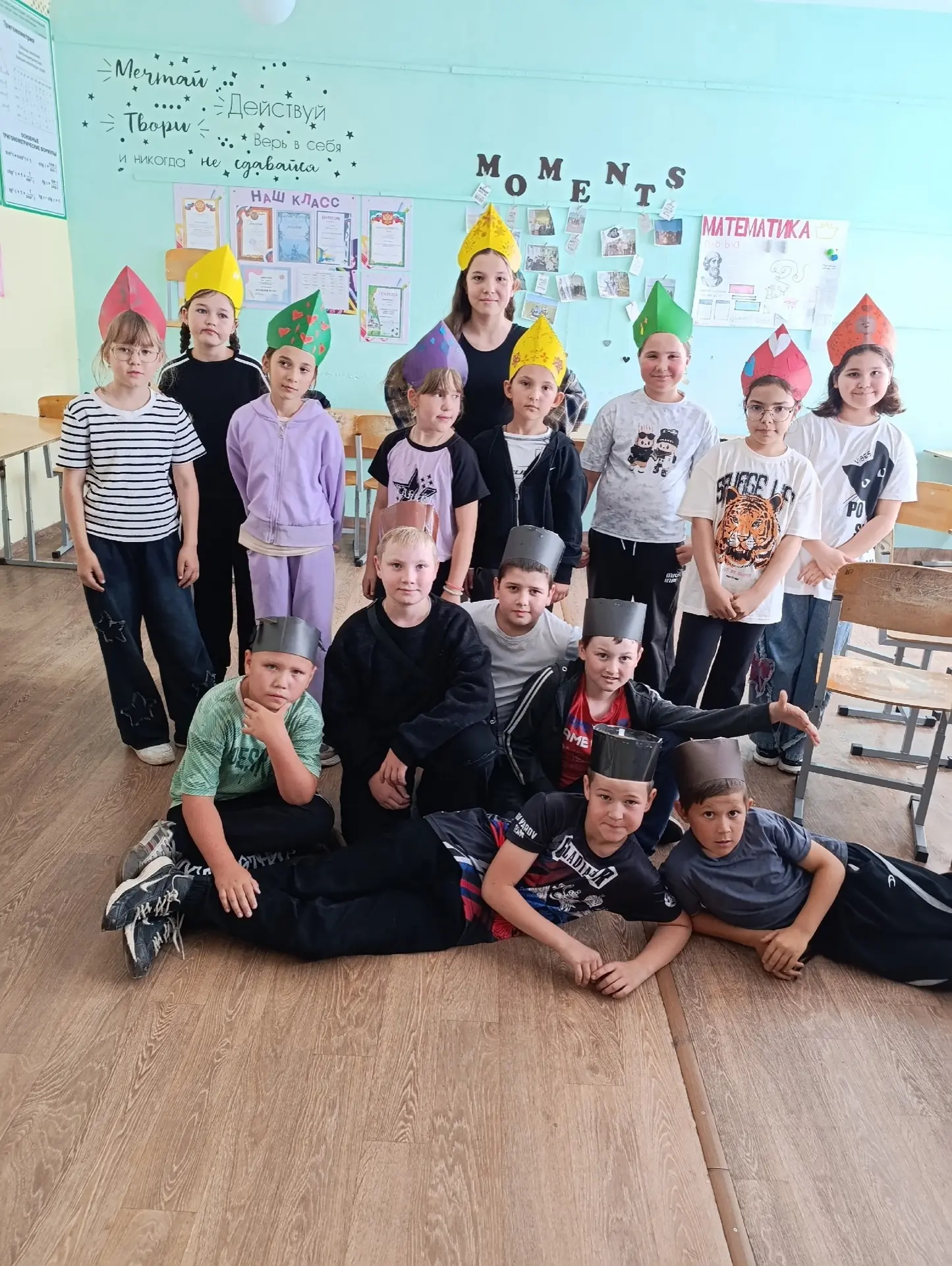 Продолжаем знакомить с новостями лагеря «Улыбка»! 🙌

🎈 Утро началось с поздравления именинника! Вс