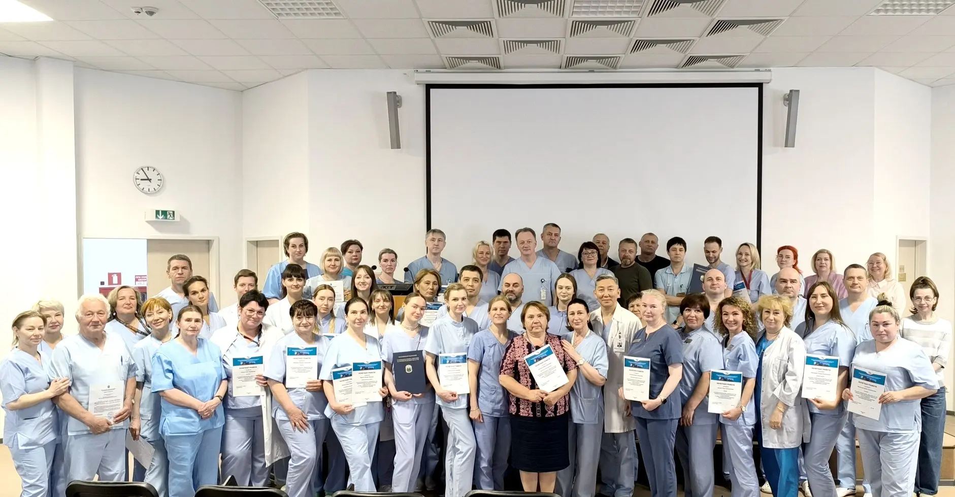🎉С теплых слов и заслуженных аплодисментов началось сегодняшнее  утро в нашем Центре. В преддверии 
