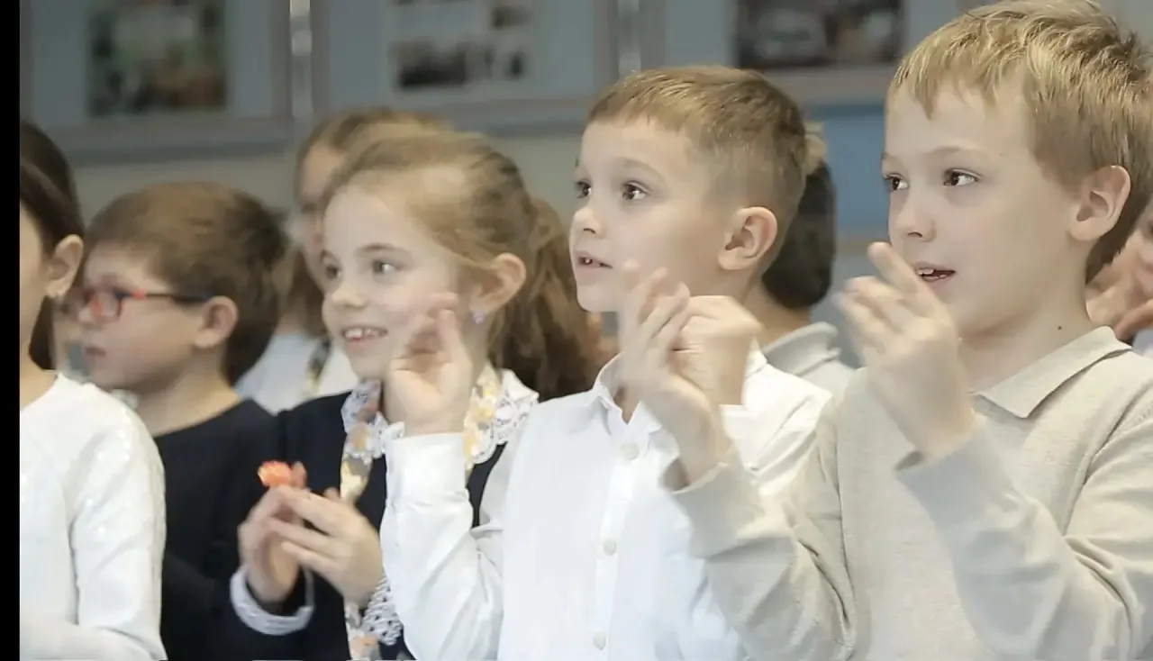 🏋️‍♀️  Движение — наш стиль!  ✨В нашей школе перемены превращаются в яркие танцевальные праздники: р