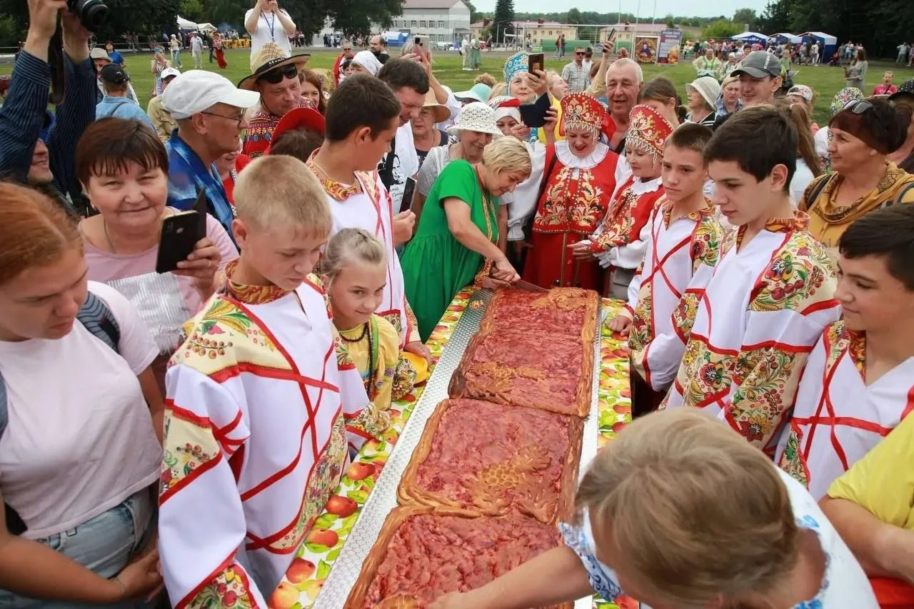 🥧В Сростках испекут 6-метровый пирог

25 июля на горе Пикет в рамках «Шукшинских дней на Алтае» про