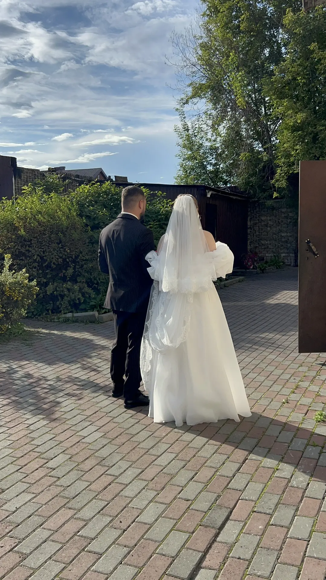 Сегодня провели ещё одну чудесную свадьбу — и снова хочется сказать: мы обожаем ваши то...