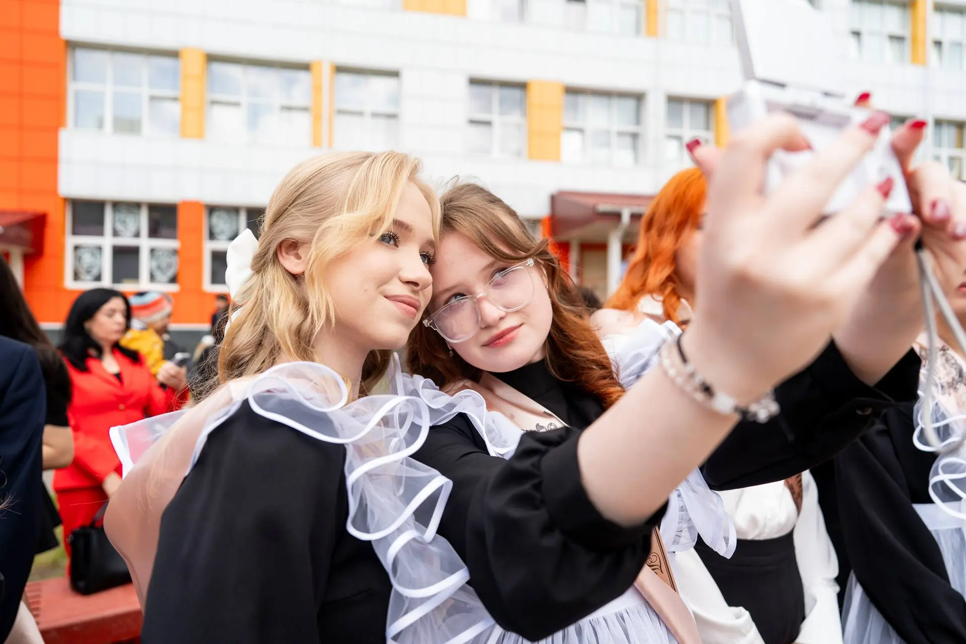 🔔 Сегодня последний звонок прозвенел для более чем 32 тысяч ярких, талантливых и целеустремленных юг