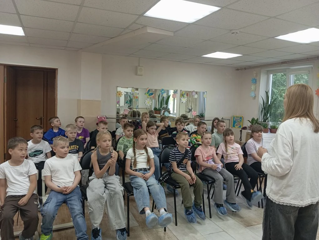 👫👫👫 Наш клуб имени Нейбута во время летних каникул работает с детьми  СОШ 47.

🇷🇺🏙 2 июня прош
