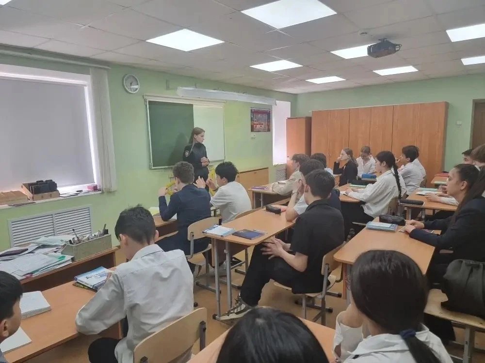 📌 Профилактика буллинга.  Сегодня состоялась профилактическая беседа инспектора  ПДН с учащимся школ