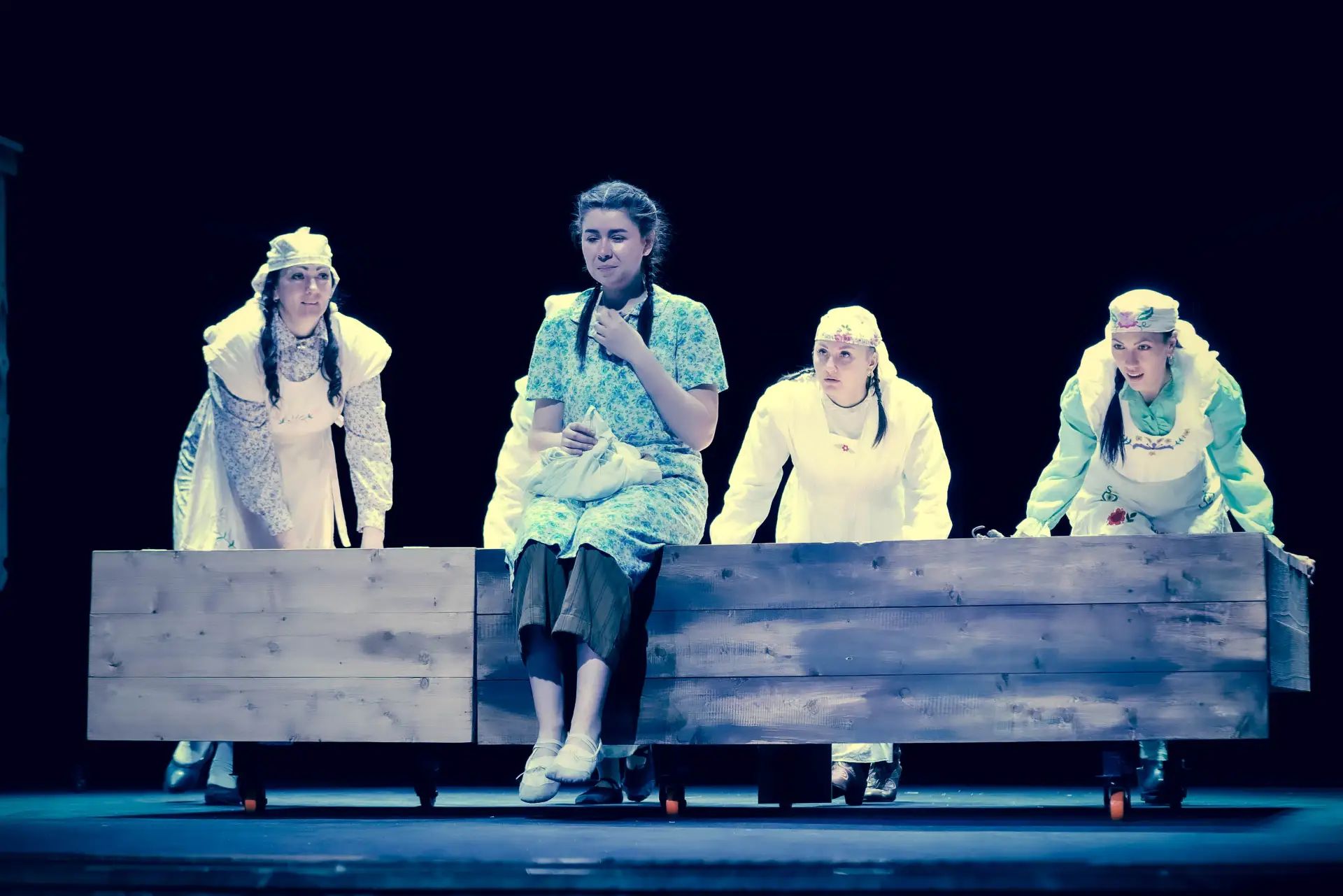 🎭Безнең театрда эш кайный!

🏃‍Күптән көтелгән премьера - Фәнис Яруллинның “Кыйгак-кыйгак каз кычкы