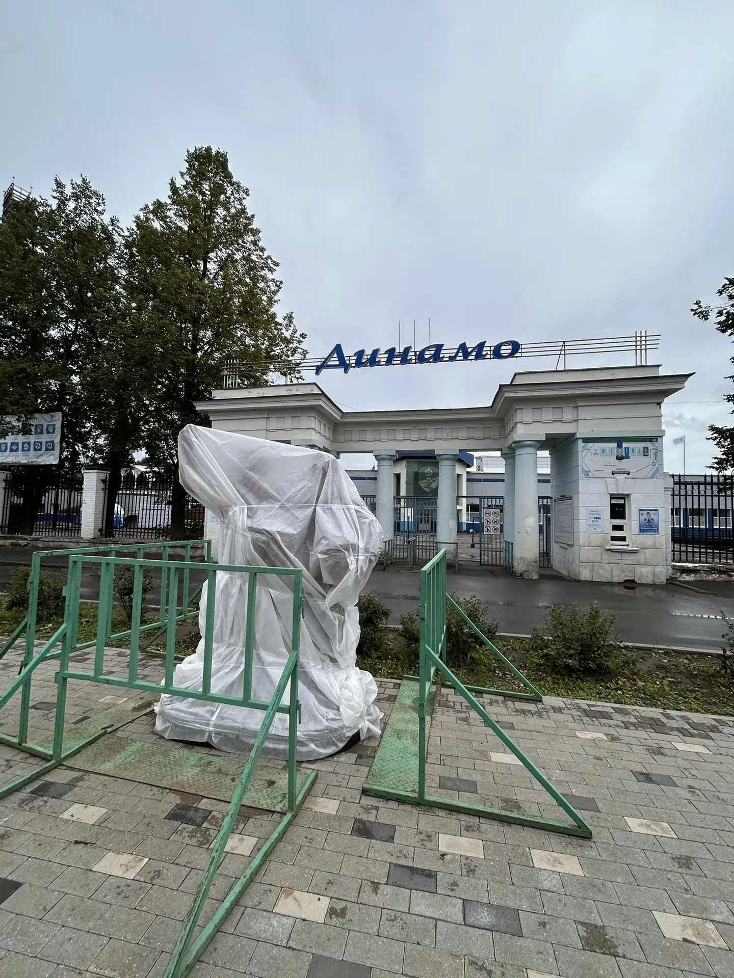 В эту субботу у стадиона «Динамо» торжественно откроют памятник космонавтам Юрию Гагарину и Павлу Бе