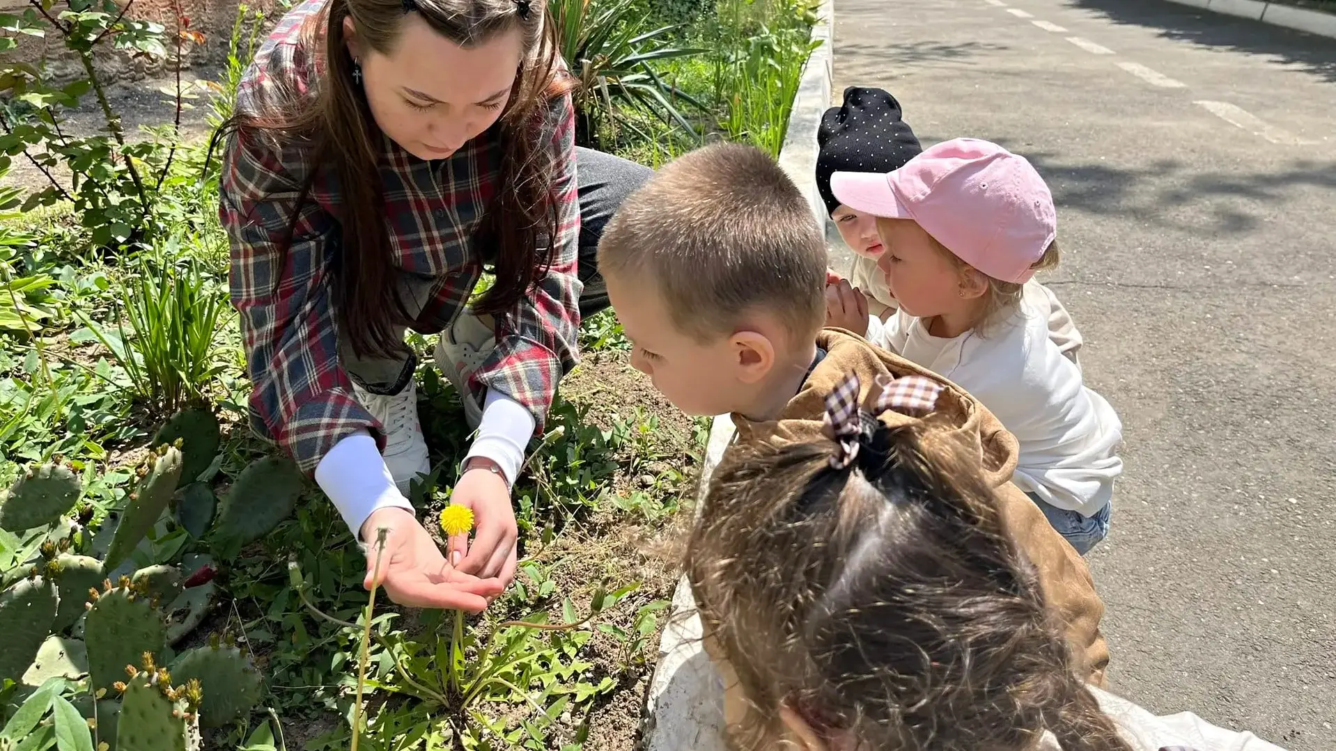 🌼В нашей первой младшей группе «Дюймовочка» прошёл тёплый и солнечный день, посвящённы...