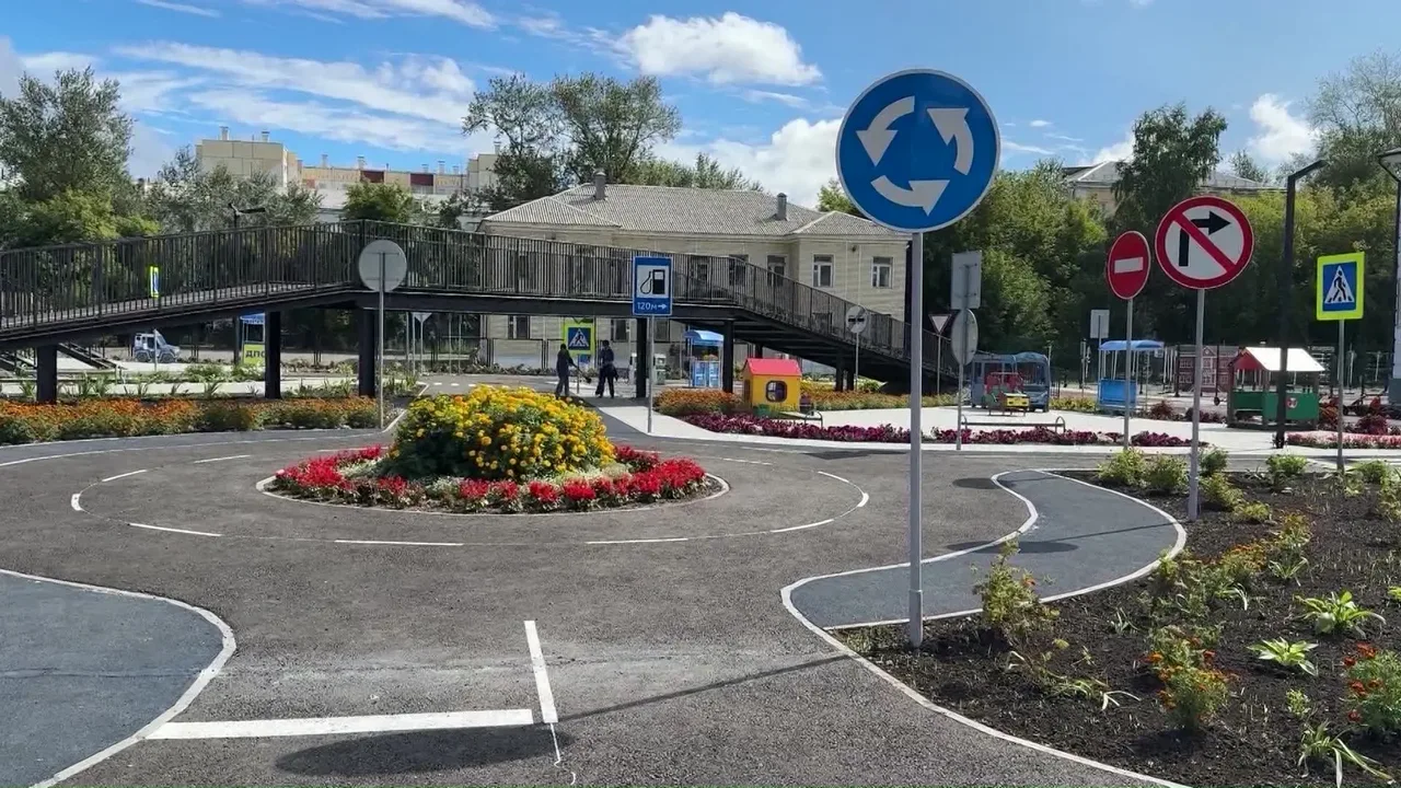 🚫 Детский автогородок открылся в Челябинске

Маленький город, где все почти как в настоящем – улицы
