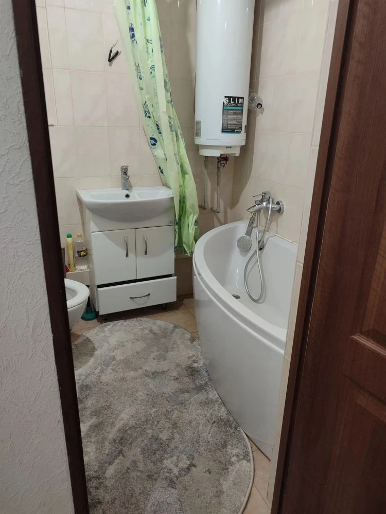 Сдаëтся долгосрочно 1 к квартира, дк Металлургов, 1 этаж. Цена 20 т руб + к/у 79495281852