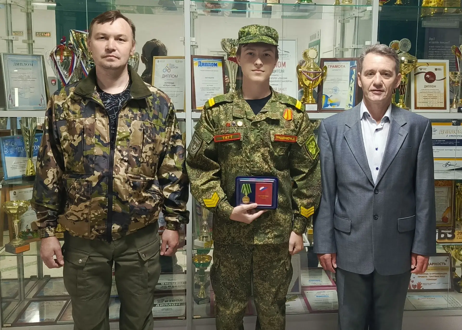 Дорогие друзья! Представляем Максима Тращенко, обучающегося нашего колледжа.

За отличную учебу, акт