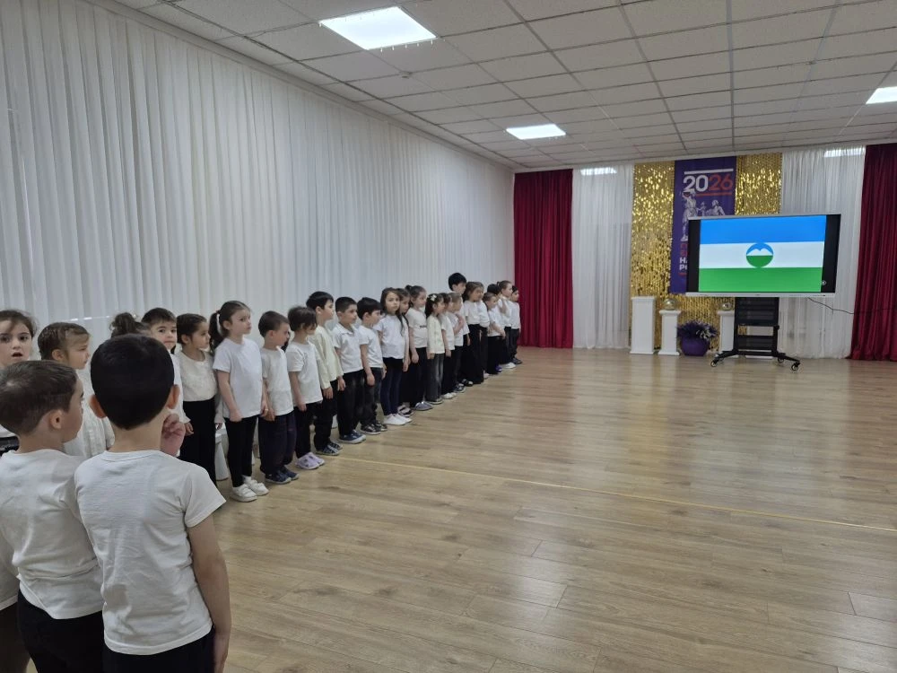 Сегодня понедельник,  а значит по традиции у нас в детском саду проходит прослушивание ...