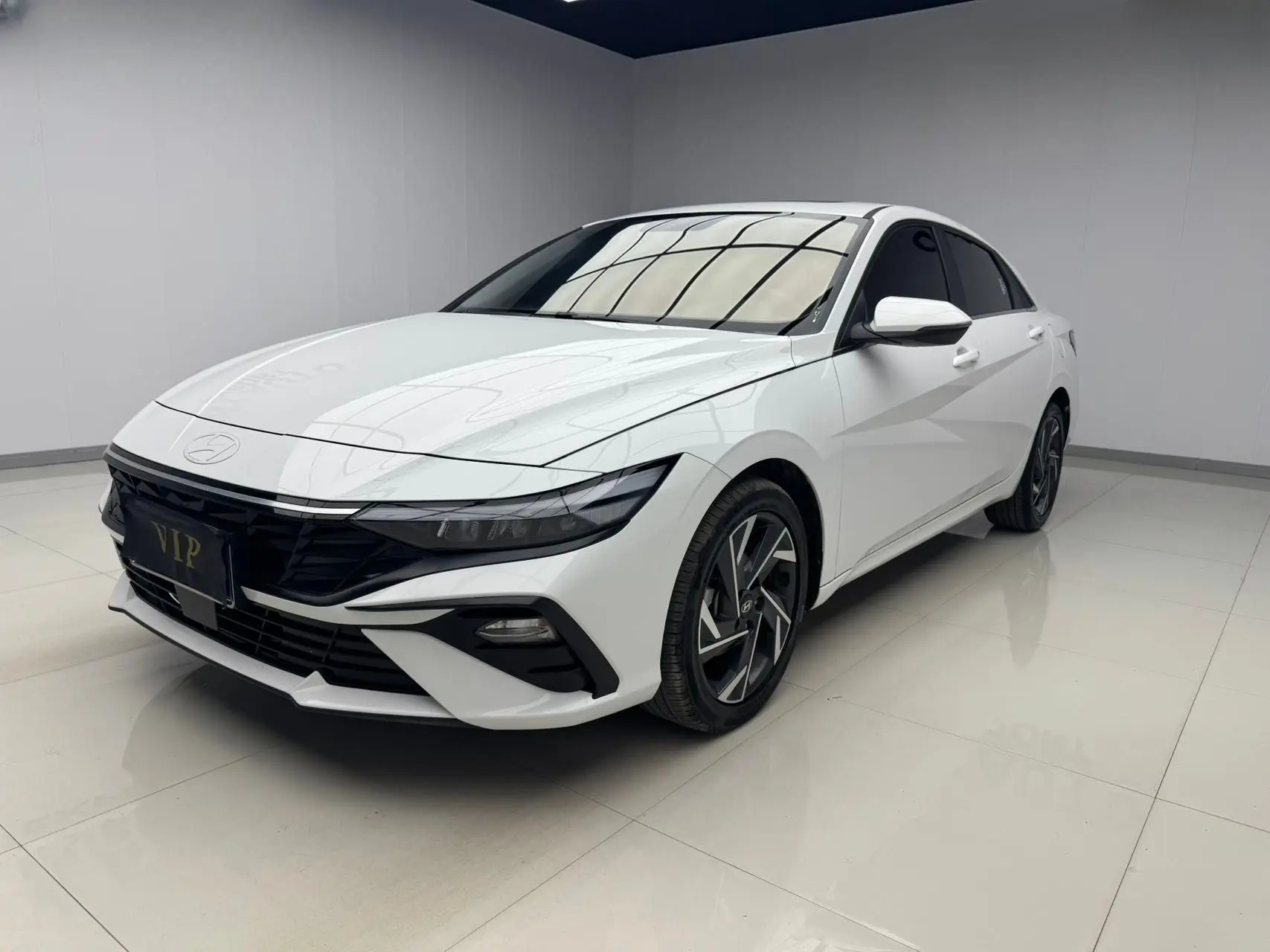 🇰🇷 Ты можешь взять «уставший» седан с пробегом… А можешь — ПОЧТИ НОВУЮ HYUNDAI ELANTR...