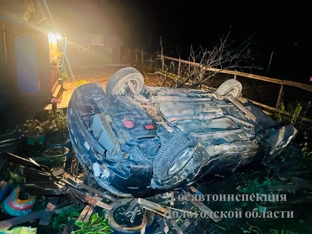 В воскресенье поздно вечером в пос. Октябрьский Вытегорского округа женщина 2000 г.р., ...