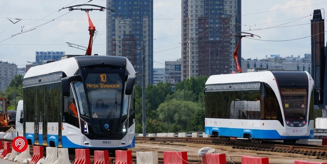 ⚒️ На Строгинском мосту начали капитальный ремонт трамвайных путей.