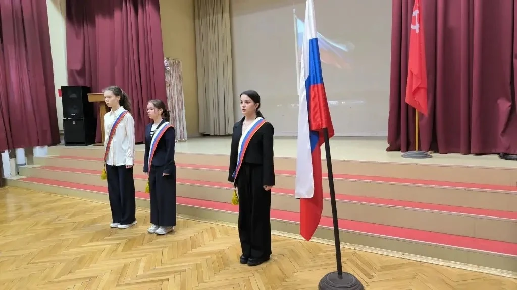 🇷🇺 Торжественное поднятие Флага Российской Федерации    ✨ Почетное право установить Флаг Российской 