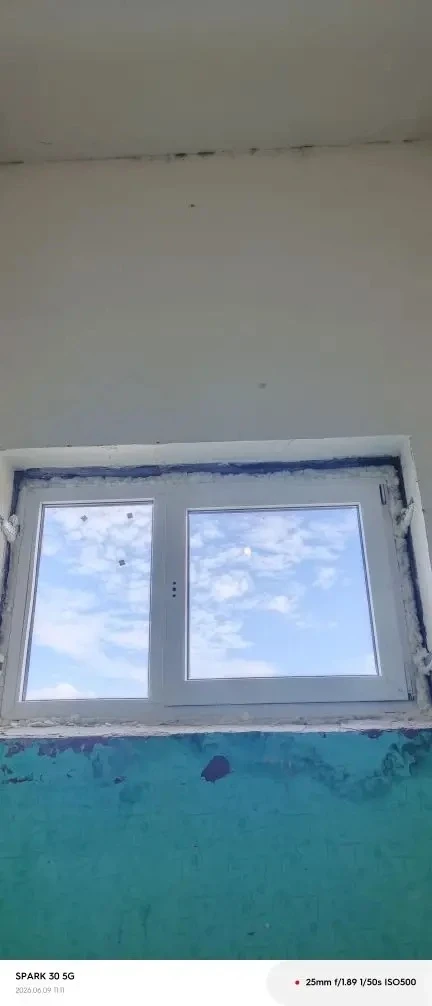 Замена оконного блока и установка скамейки в д. Горка д. 15.