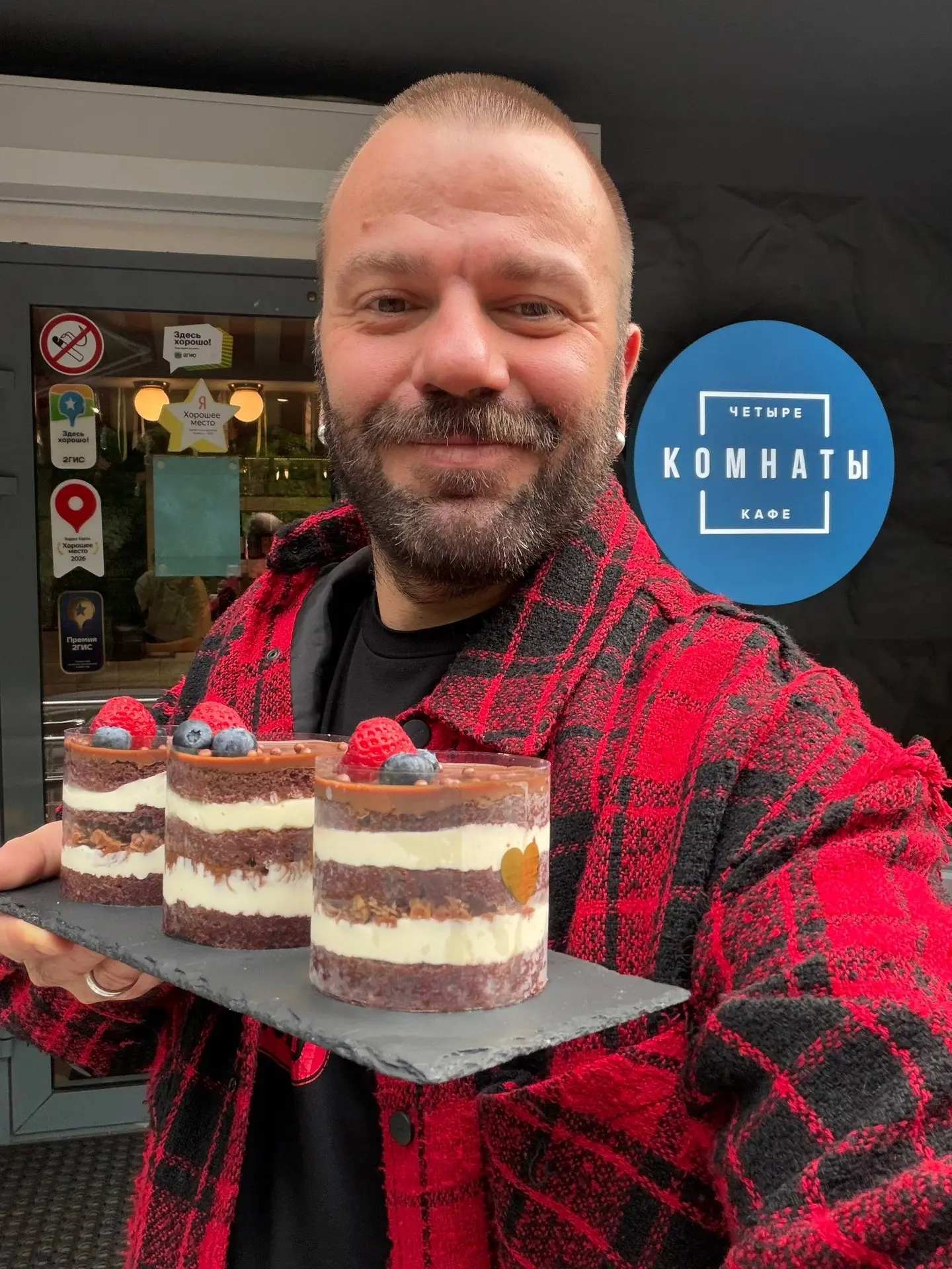 Добавили в наш Шоколадно-сливочный торт хрустящую прослойку.😋 Попробуйте!❤️