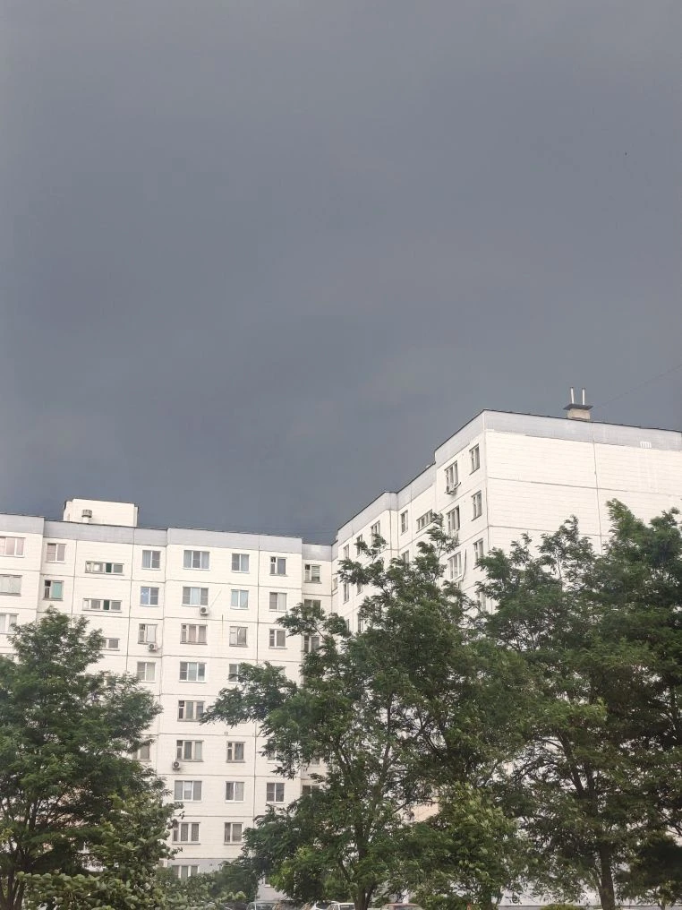 Необычный кадар перед бурей.

Буря бывает в жизни каждого человека.

Вот проблема многих, про что не