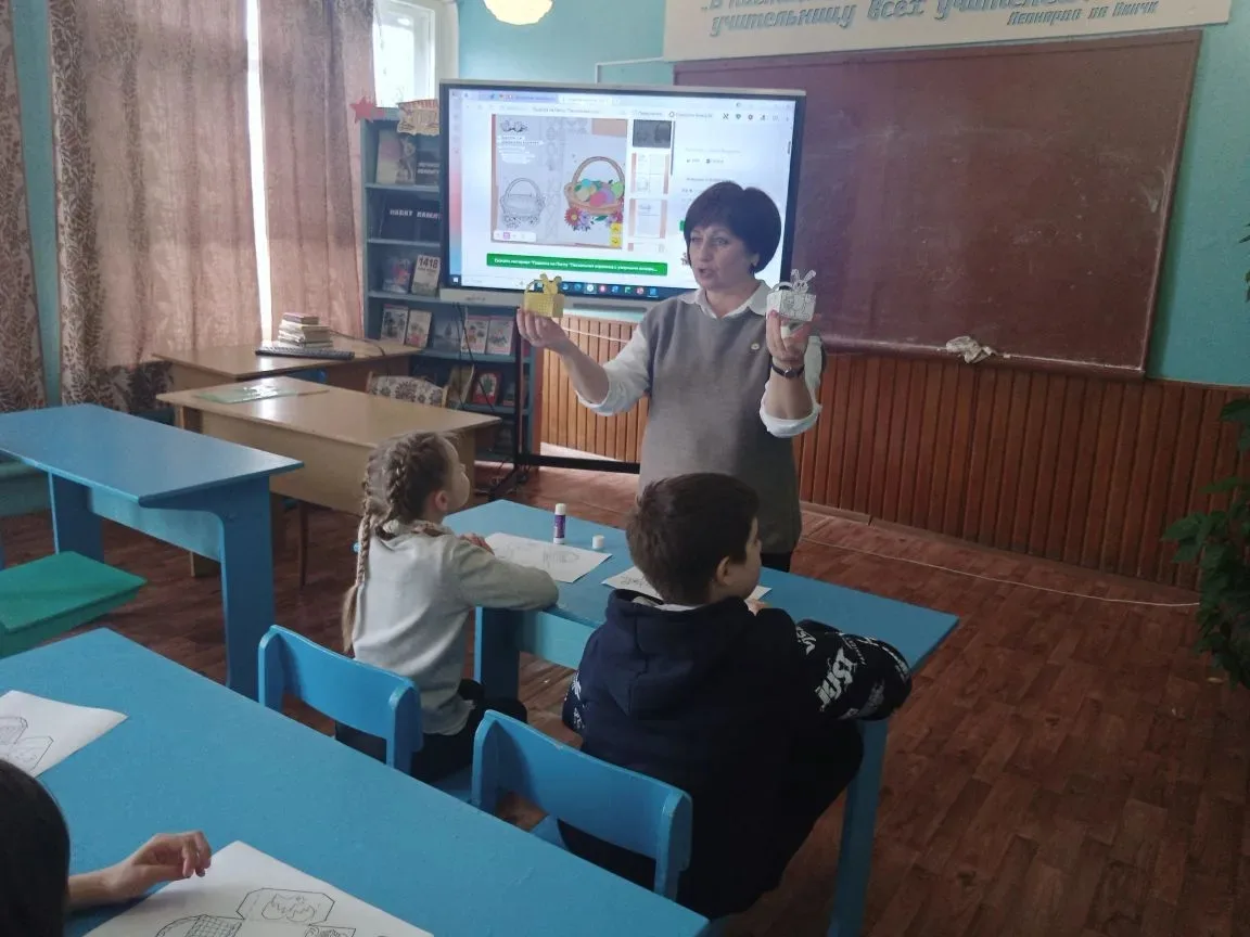Пасха- самый главный и радостный праздник для христиан,его называют"праздником праздник...