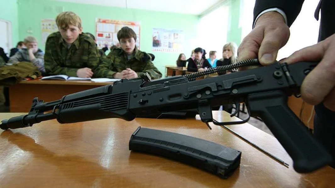 🪖⚡В российских школах увеличили количество часов на начальную военную подготовку — Мин...