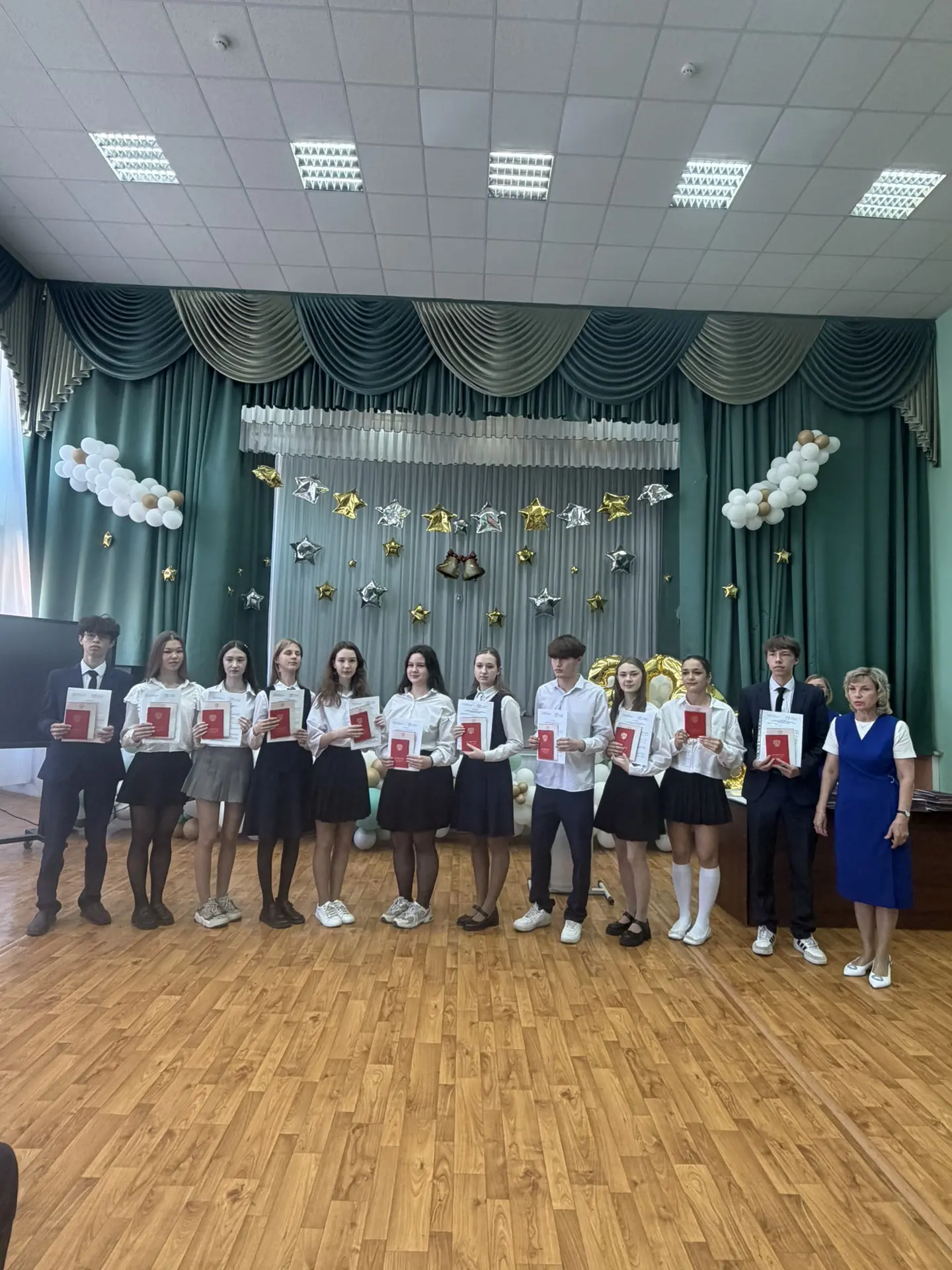 Дорогие выпускники 9классов! 💐
Сегодня знаменательный день не только для вас, но и для ваших родите