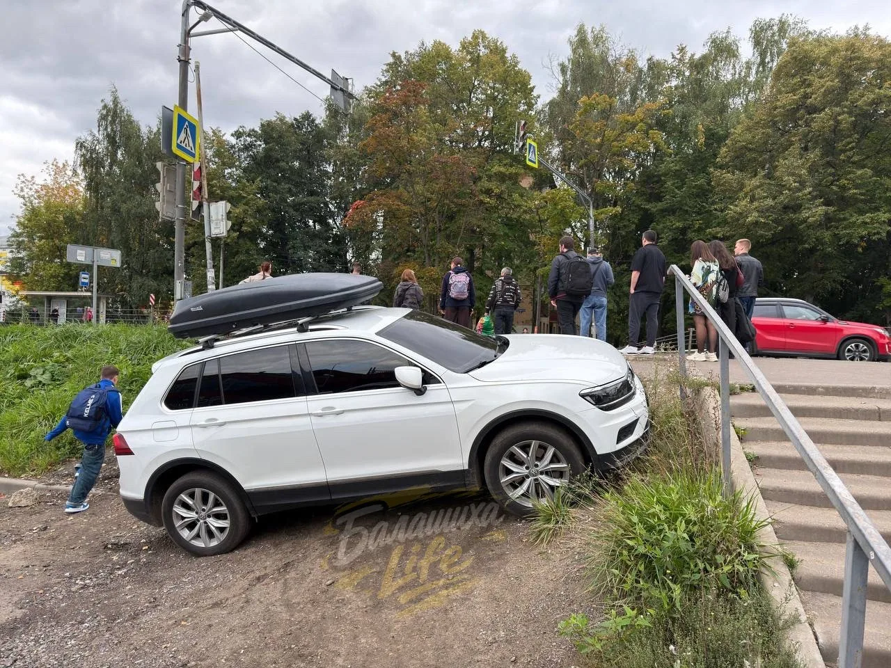 В Ольгино замечен нестандартный подход к парковке