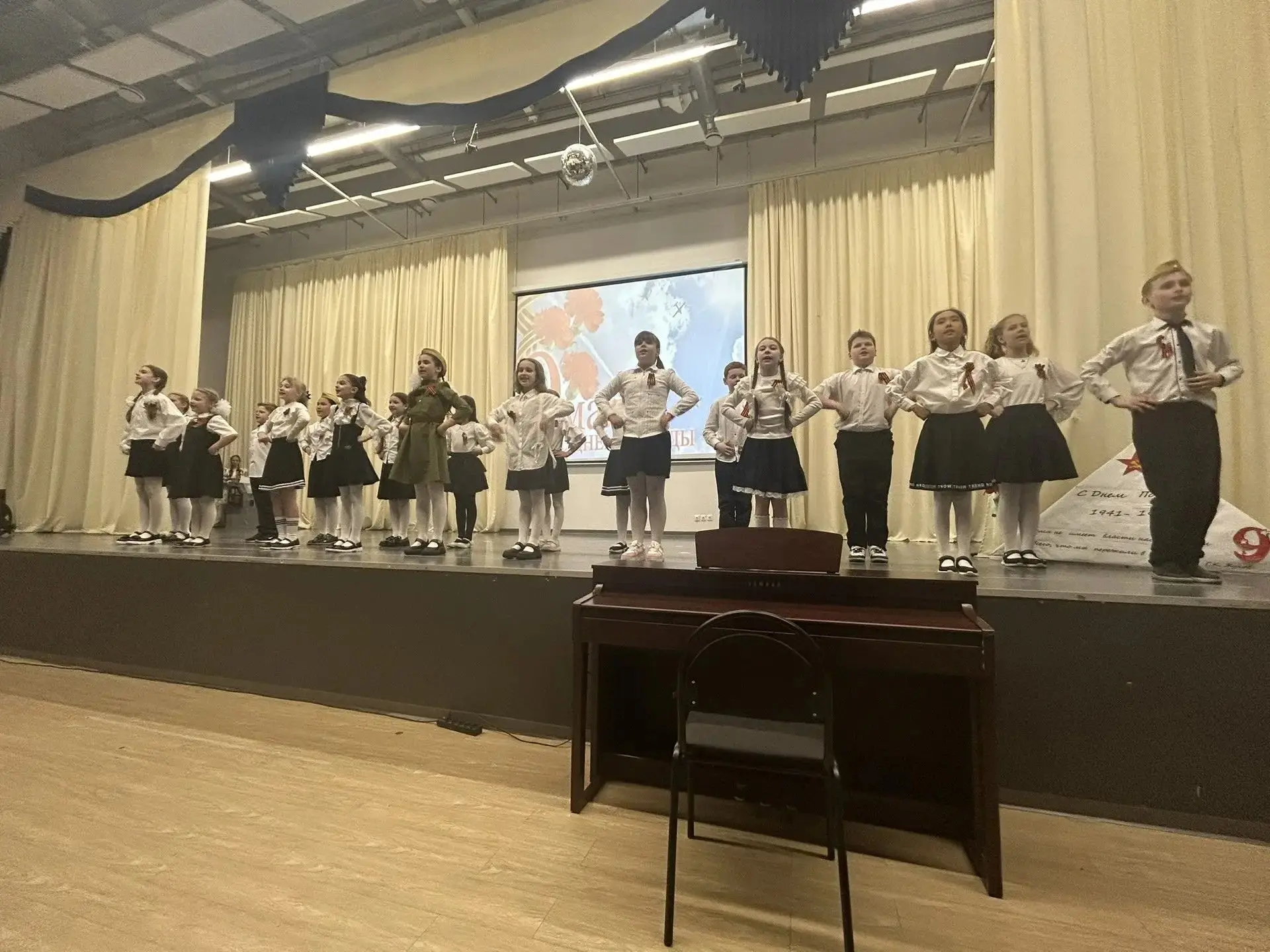 Праздничные концерты, посвящённые 9 Мая, стали важной частью школьной жизни и воспитания патриотизма