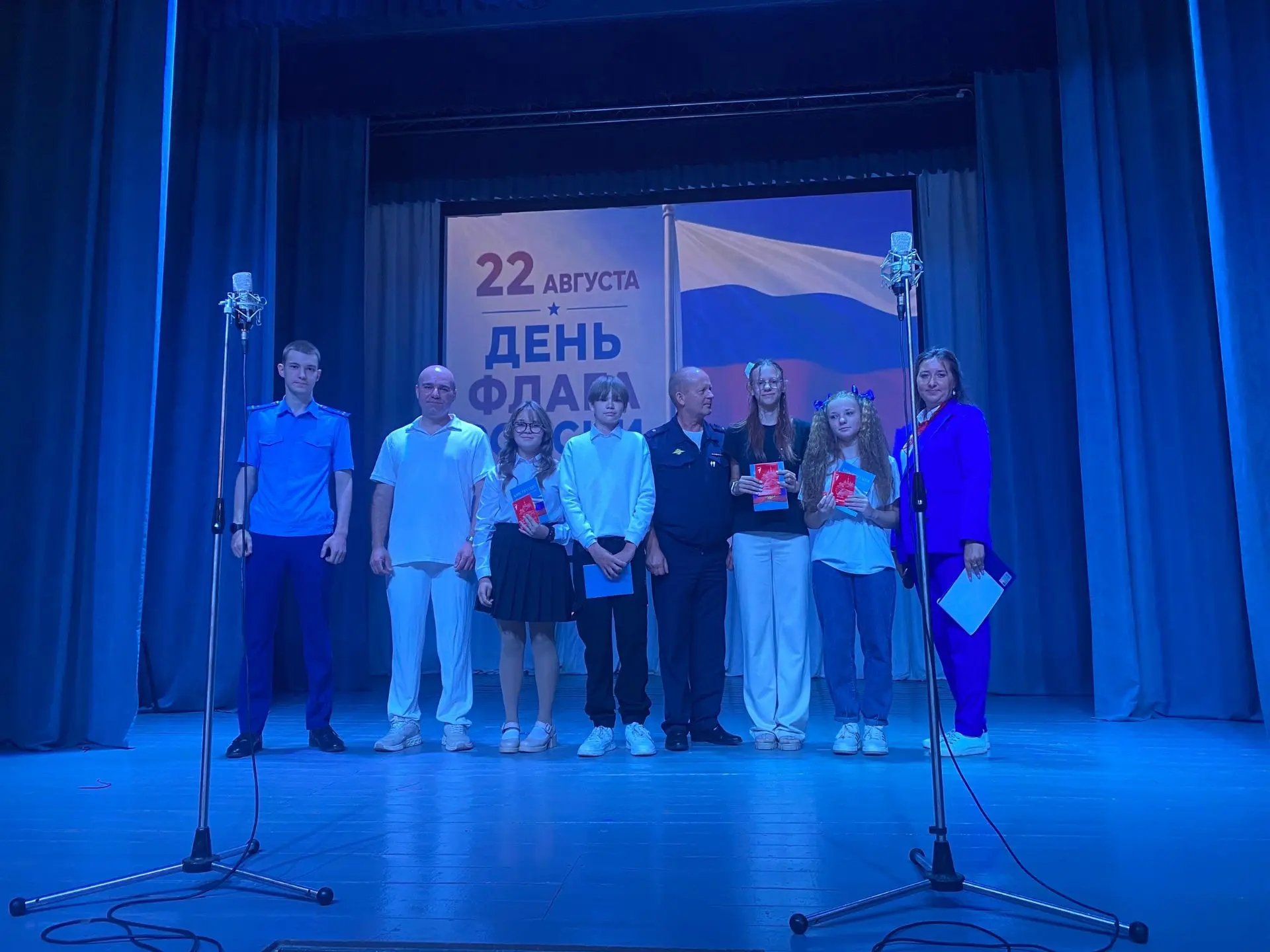 🇷🇺В Новодугинском Доме культуры состоялась торжественная церемония вручения паспортов...
