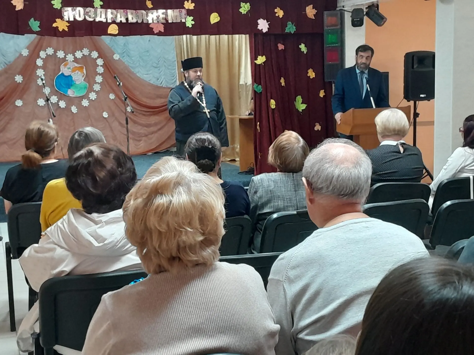 Cвященник принял участие в праздновании Дня пожилого человека в деревне Шапша.
