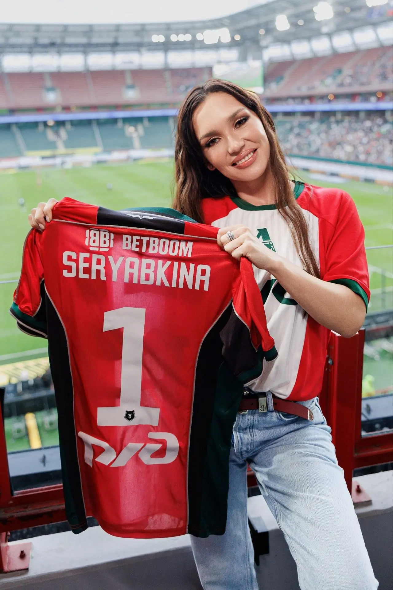 Ольга Серябкина с нами 😍

Прекрасное пополнение в ряду звёздных болельщиков «Локо». Добро пожаловат