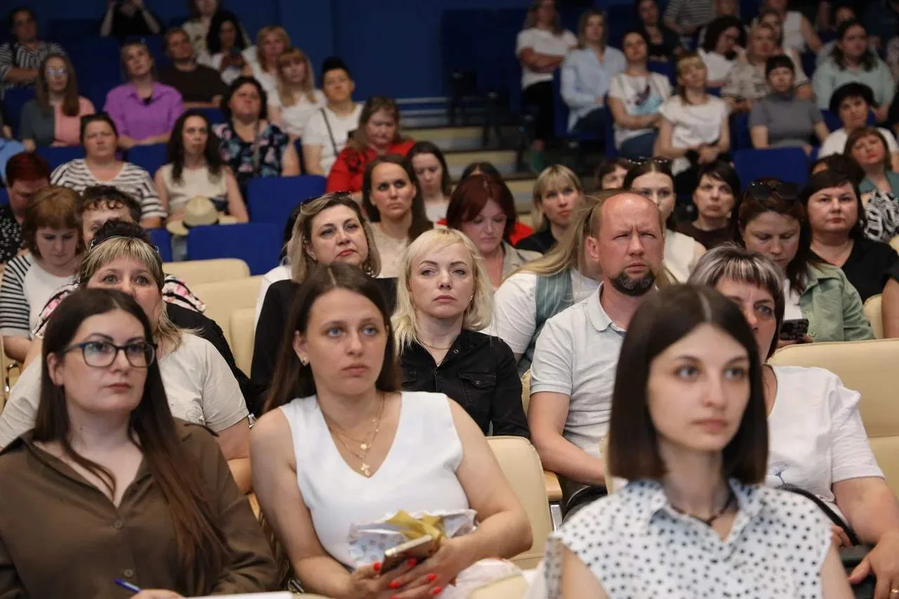 📝Актуальные вопросы образования, воспитания и безопасности детей обсудили на региональном родительск