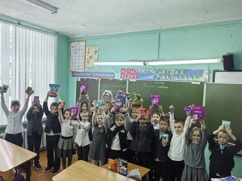 🐾 Спасибо за доброту! 🐾  В нашей школе завершилась благотворительная акция «Лапа помощи» 🐱🐶 Её цель 