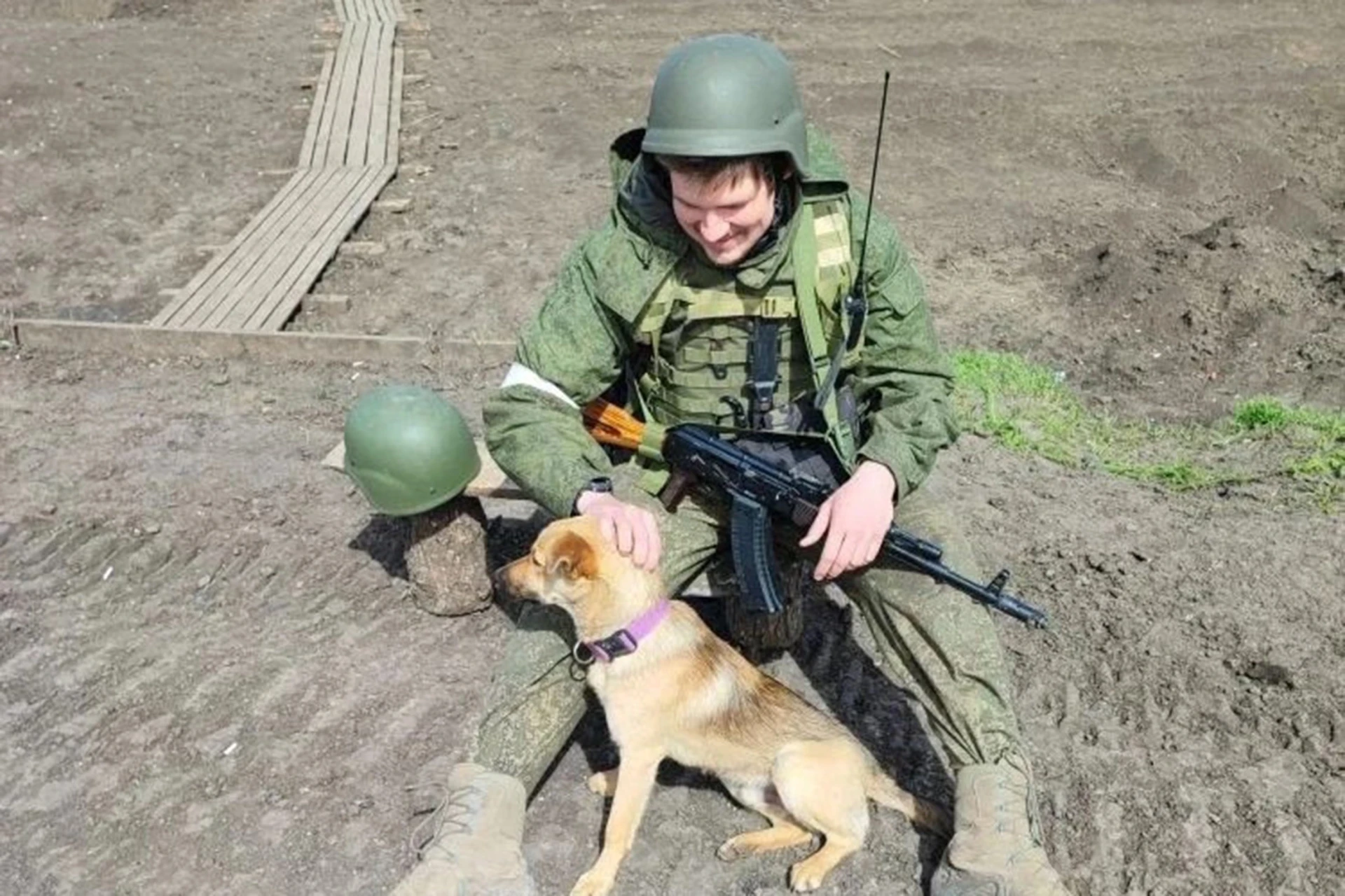 На боевых задачах бойцы черпают вдохновение  Бас-гитарист Падре до мобилизации более 15 лет работал 