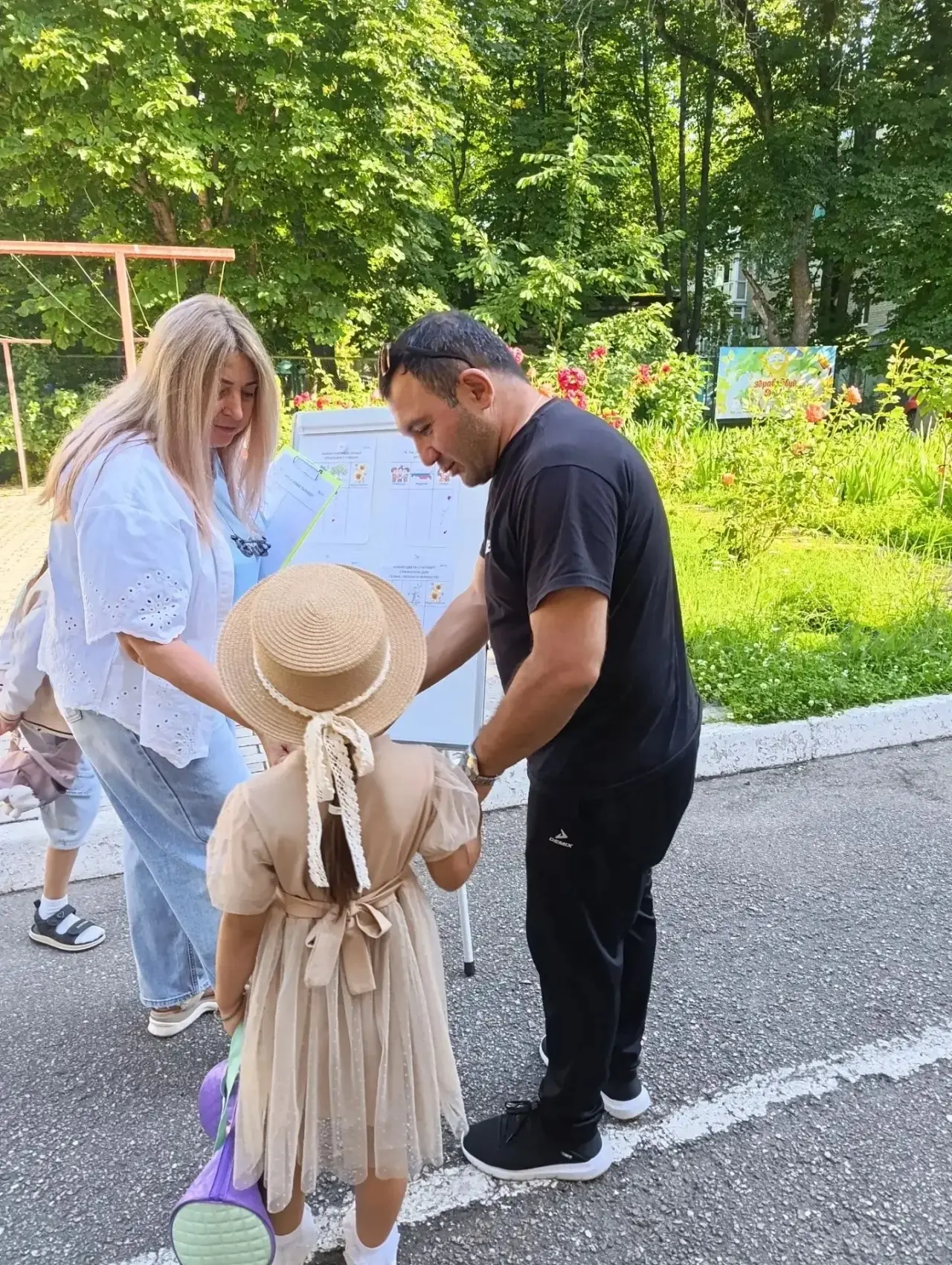 В детском саду в честь праздника «День семьи любви и верности» прошел опрос среди родит...