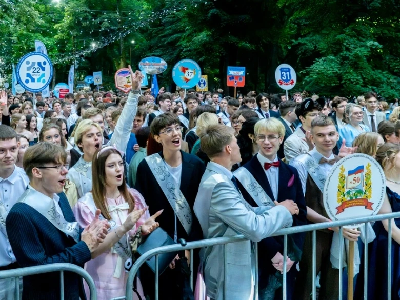 💫 Вспоминаем прошедший Выпускной и торжественную церемонию вручения серебряных медалей!

✨ От офици