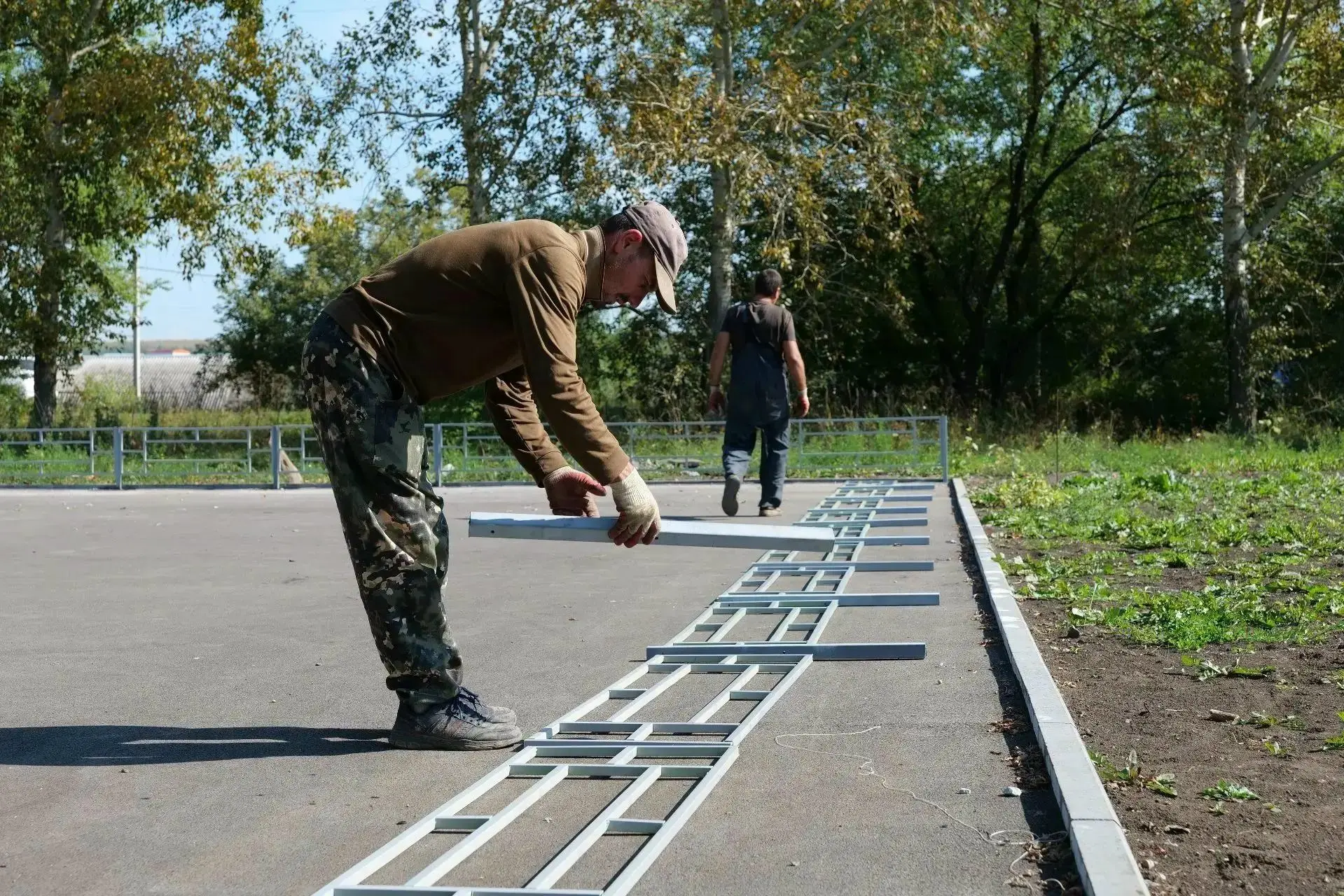 🏗 В Кемерове продолжается обустройство площадок на улице Таврической